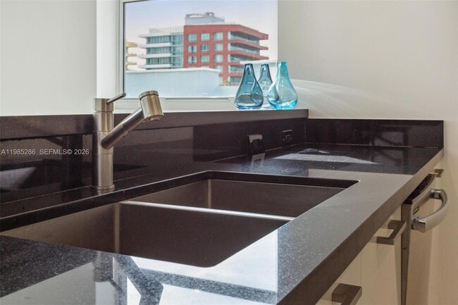 Building Photo - 200 Ocean Dr