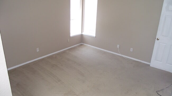 Building Photo - Northeast El Paso 3 Bed/2.5 Bath Refrig A/C w/Bonus Loft!