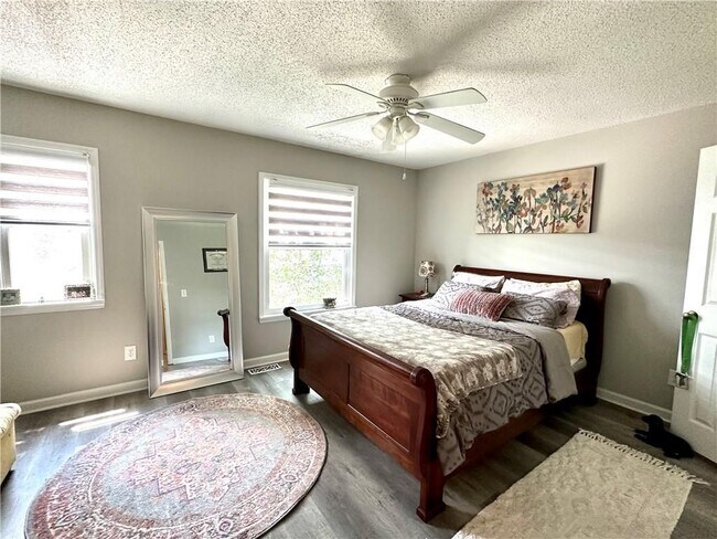 Building Photo - 5045 Laurel Springs Way SE