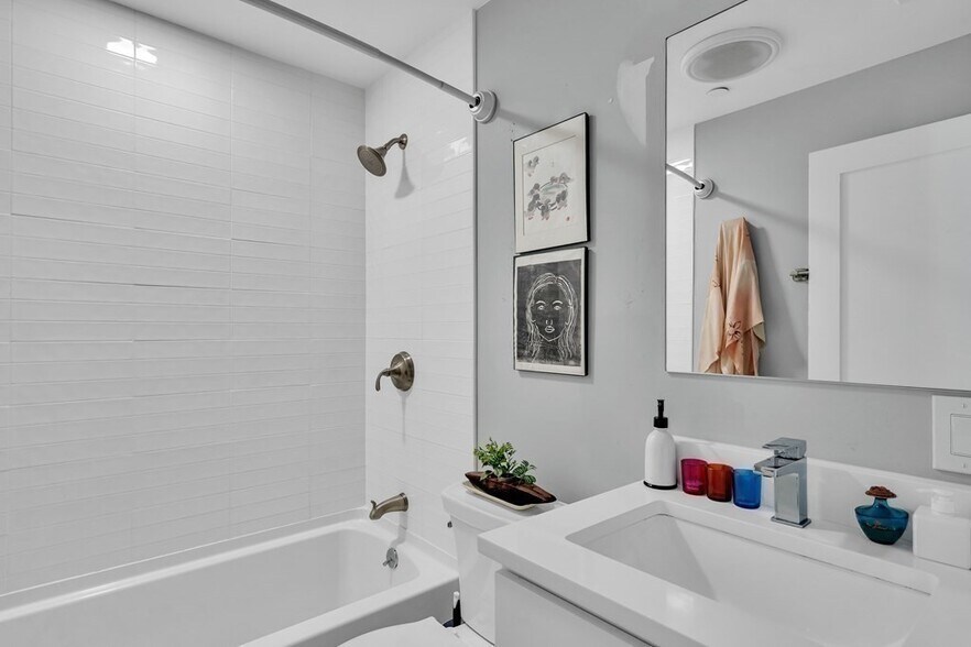 Building Photo - 19 Plymouth St