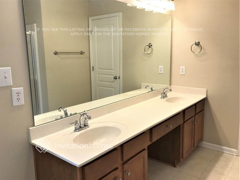 Building Photo - 2543 Winding River Dr