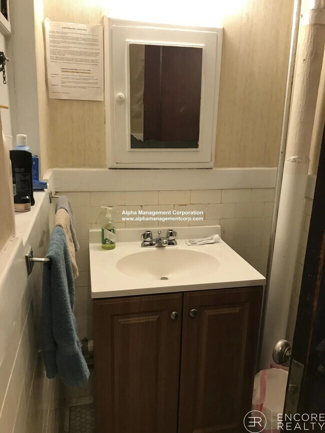 Building Photo - 17-19 Washington St. Unit 402