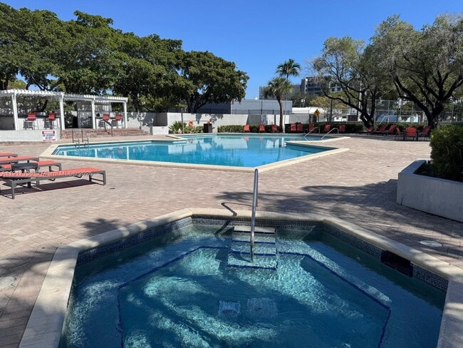 Building Photo - 1470 NE 123rd St