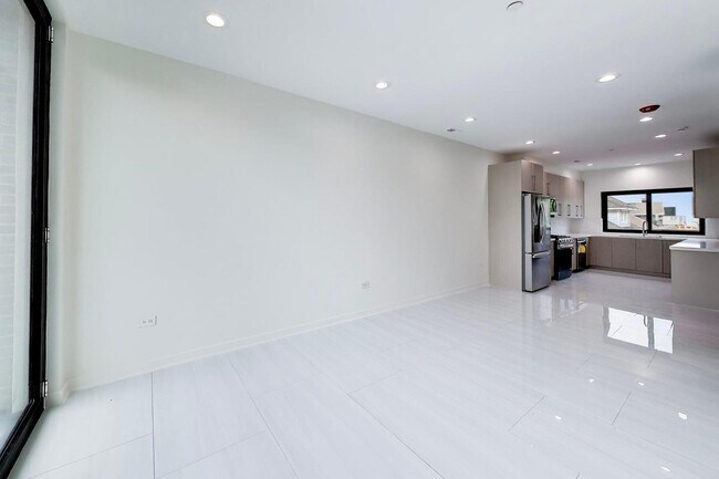 Building Photo - 6344 Hennings Ct