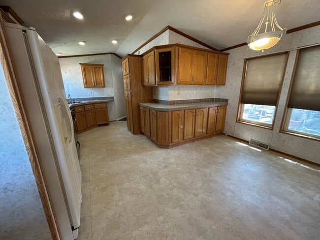 Building Photo - 3 Bedroom 2 Bath High-End Mobile Home with...