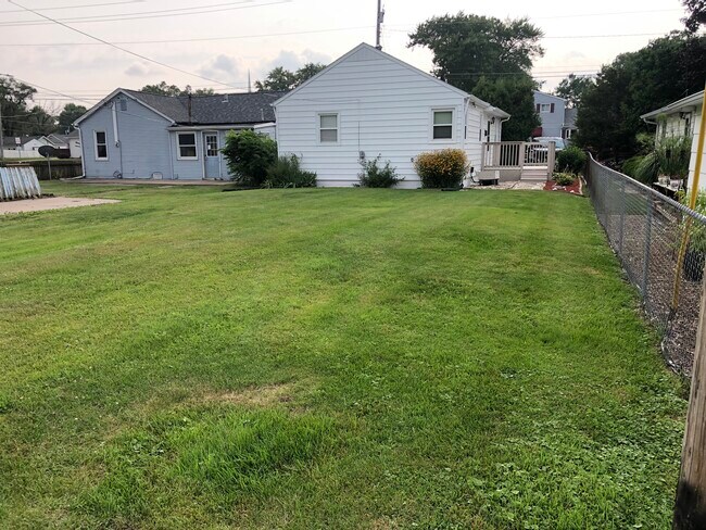Nice backyard space - 2818 Kennedy Dr