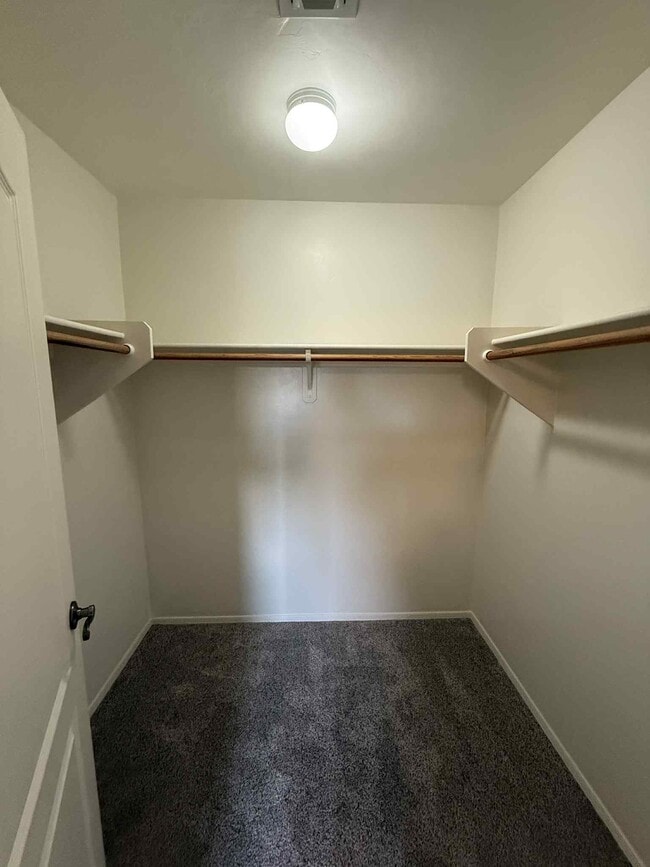 Building Photo - 640 W Emerald Key Dr