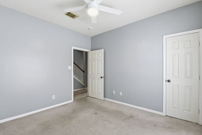 Building Photo - Charming Corner Townhouse in the Heart of Midtown