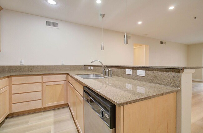 Building Photo - 4704 E Paradise Village Pkwy N