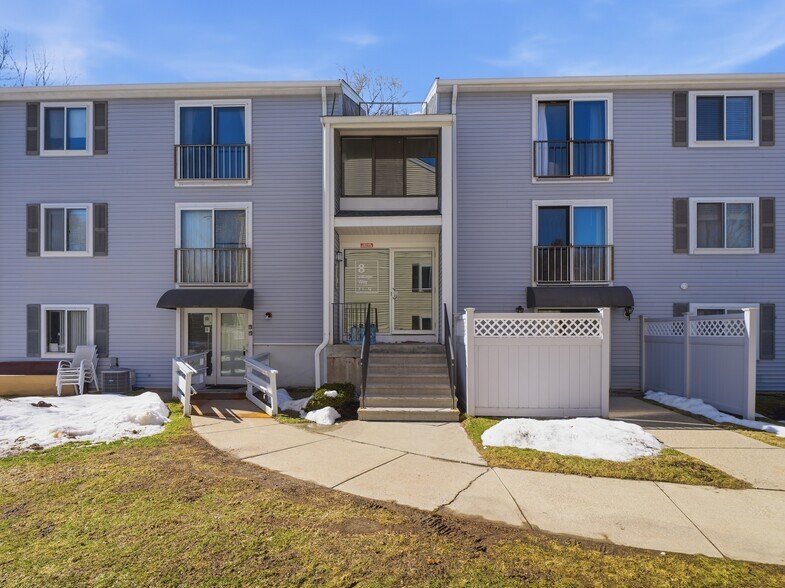 Building Photo - 11 Village Way