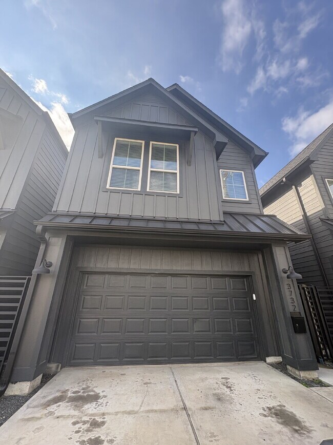 Building Photo - Beautifully appointed home centrally located in Houston, TX