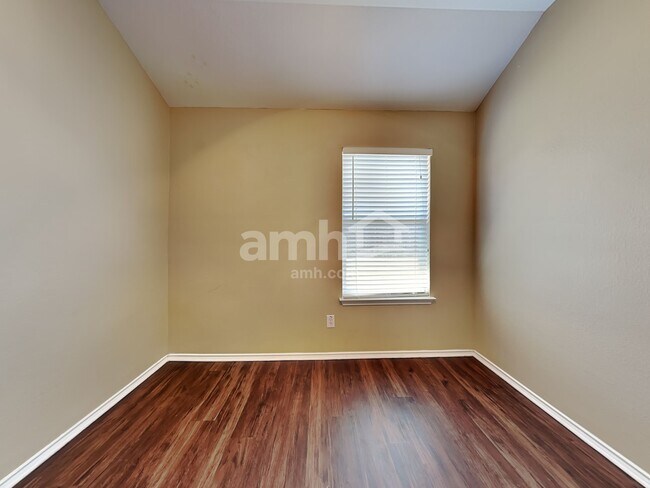 Building Photo - 265 Firwood N