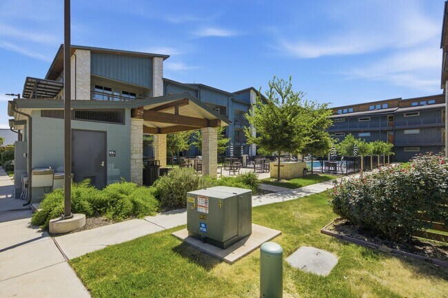 Building Photo - 4704 Sunset Trail
