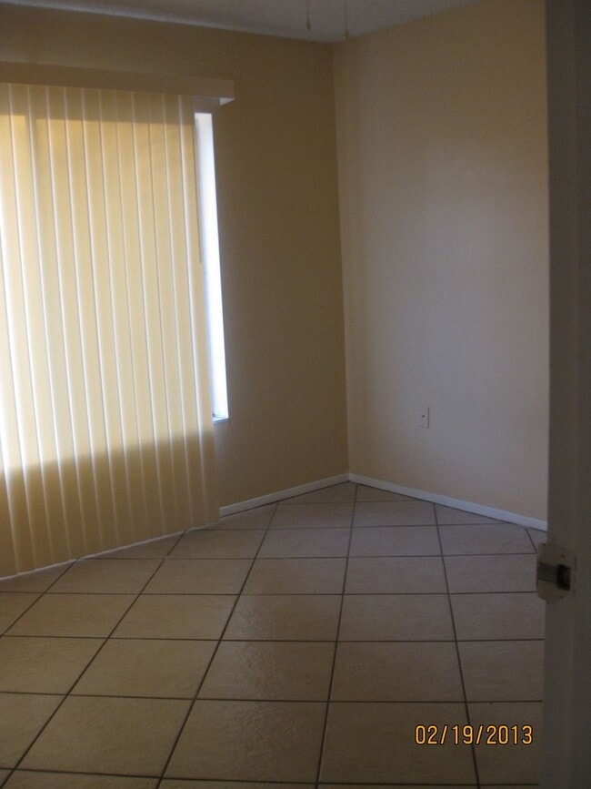 Building Photo - Centerally located close to downtown