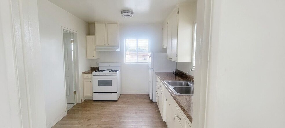 Building Photo - 6202 Cherry Ave