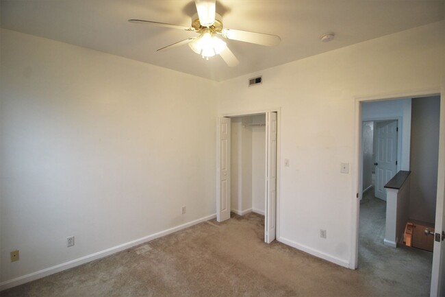 Building Photo - Gorgeous 2bd/1.5 ba Canton townhome. OSP, ...