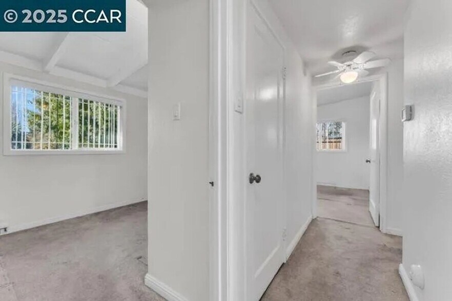 Building Photo - 104 Los Altos Pl