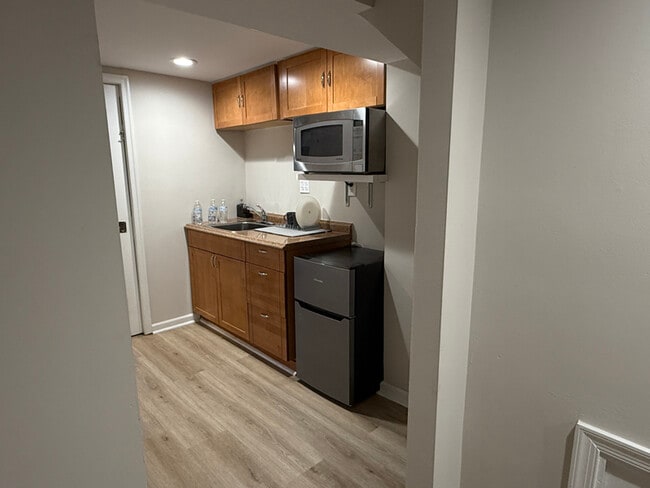 Building Photo - 1629 Searles Rd