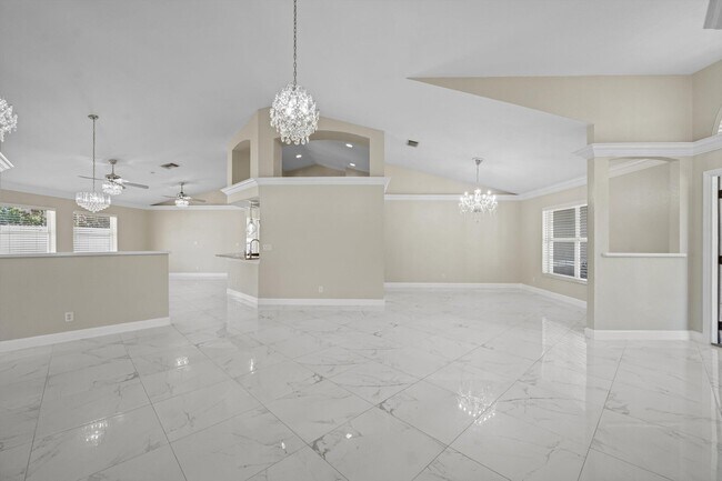 Building Photo - 5450 NW South Crisona Ct