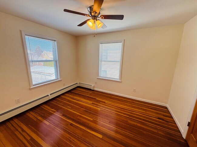 Building Photo - 27 1st St