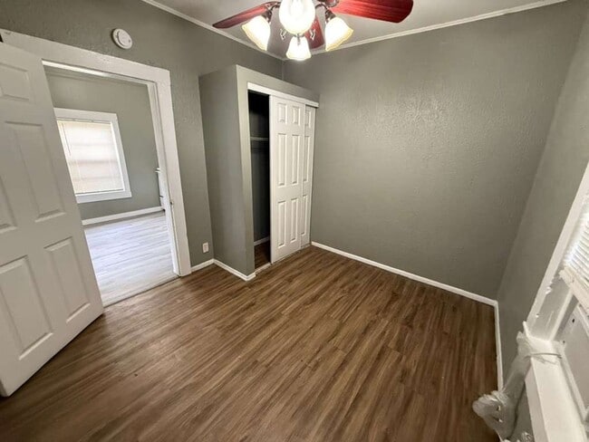 Building Photo - Freshly renovated 2/1 home! Apply for FREE This Holiday Season!