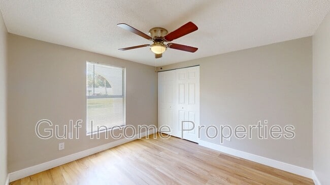 Building Photo - 2515 30th Ave Dr E