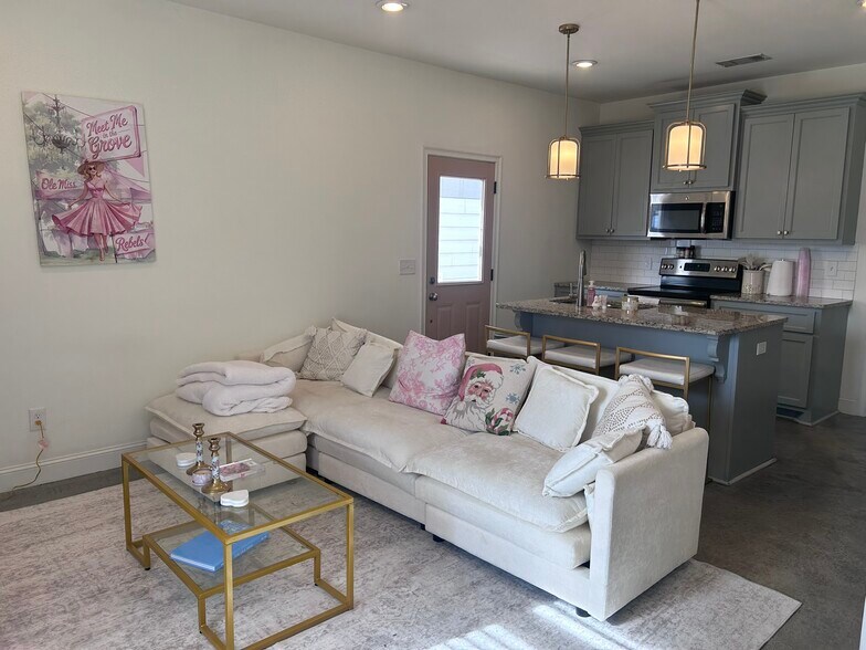 Building Photo - 100 Taylor Cottage Cv