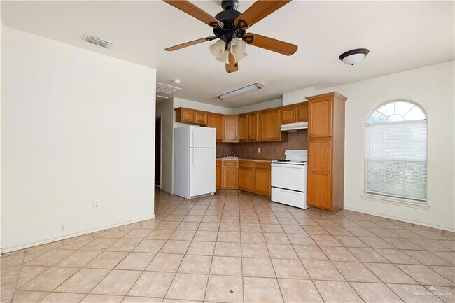 Building Photo - 2717 W Ringold Cir