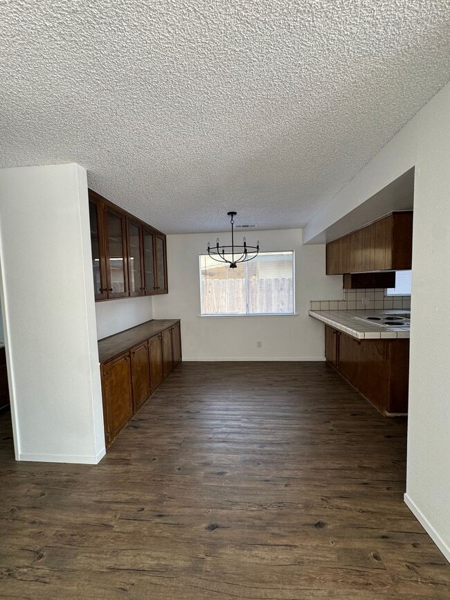 Building Photo - 3951