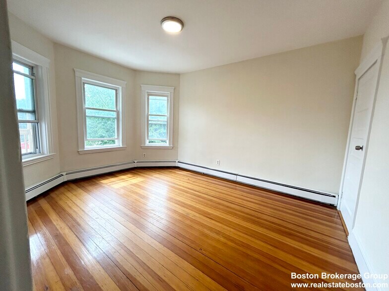 Building Photo - 7 Hesston Terrace