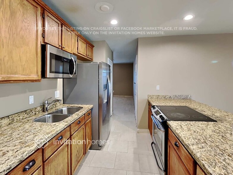 Building Photo - 5047 W Tuckey Ln