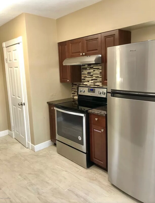 Building Photo - 2434 Sarno Rd