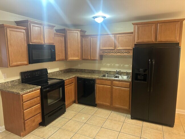 Building Photo - 6 Hudson Hollow Road