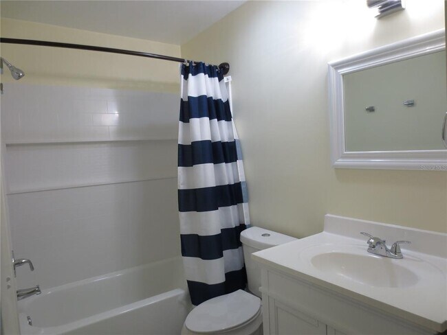 Building Photo - 1676 Caledonia Dr