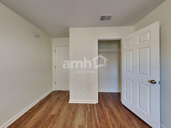 Building Photo - 626 Mable Dr