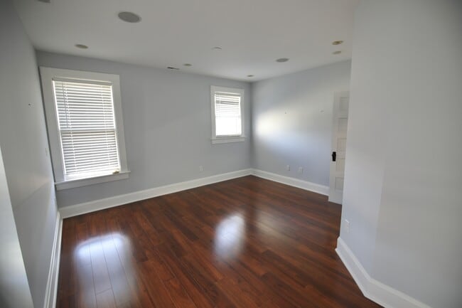 Building Photo - 310 E Beck St