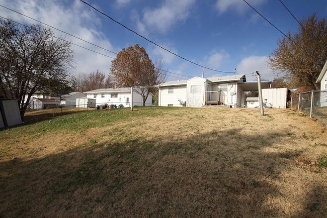 Building Photo - 1509 Bel Air Dr