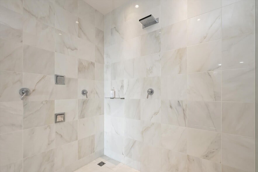 Building Photo - 100 Harborview Dr