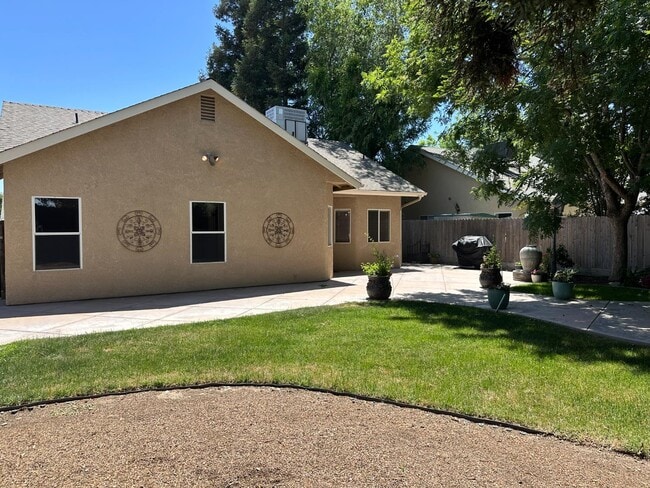 Building Photo - 361 W Chennault Ave