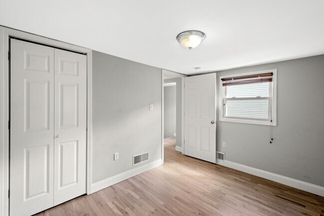 Building Photo - Beautifully Renovated 3 bed, 3 bath Home in the Southside Flats