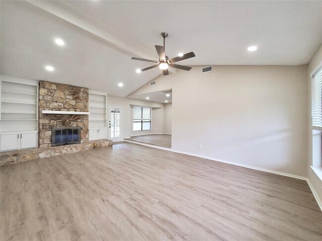 Building Photo - 9512 Meadowheath Dr