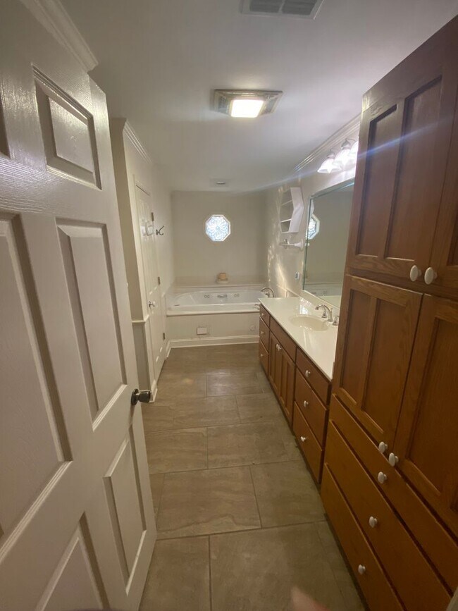 Building Photo - ** Charming 3 Bedroom/2 Bath Blanchard Home **