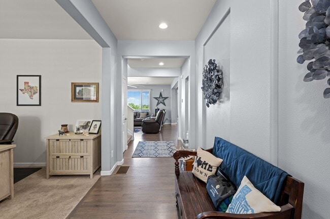 Building Photo - 15411 Village Cir E