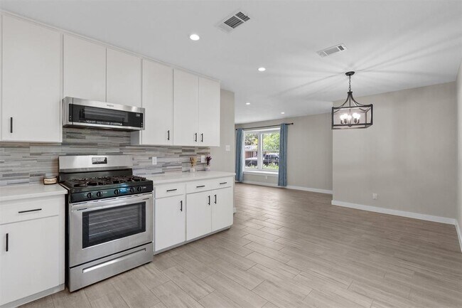 Building Photo - 7707 Robalo Rd