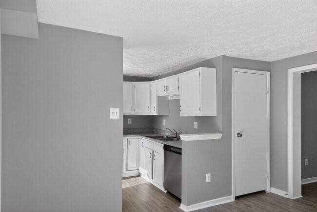 Building Photo - Available Now!  3 Bedroom Townhouse King George
