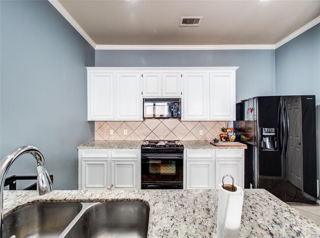 Building Photo - 14926 Tuttle Point Dr