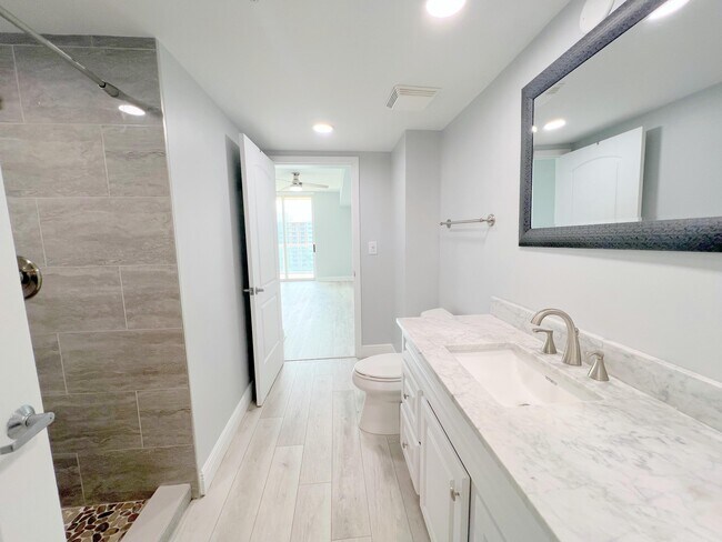 Building Photo - 3020 NE 32nd Ave