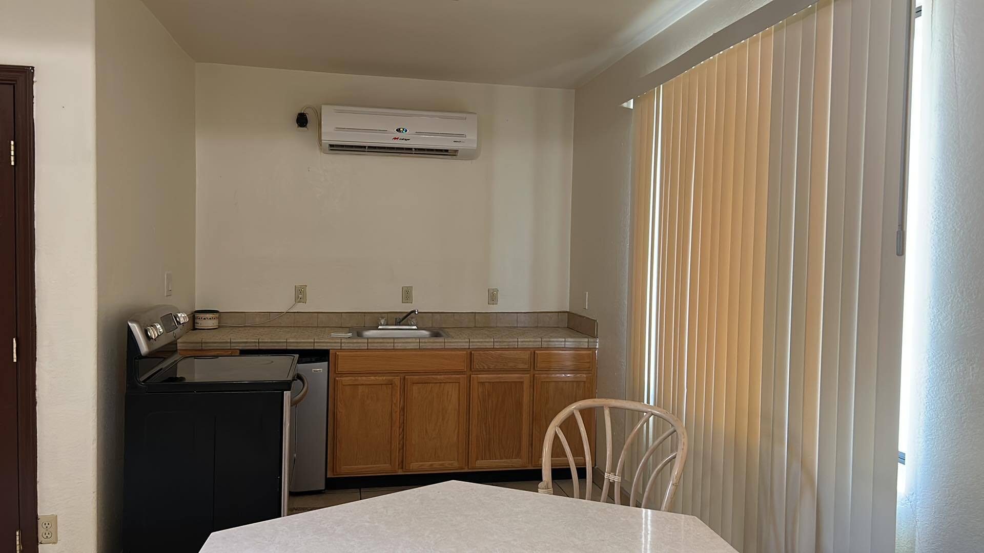 Building Photo - 1175 Avenida Gandara