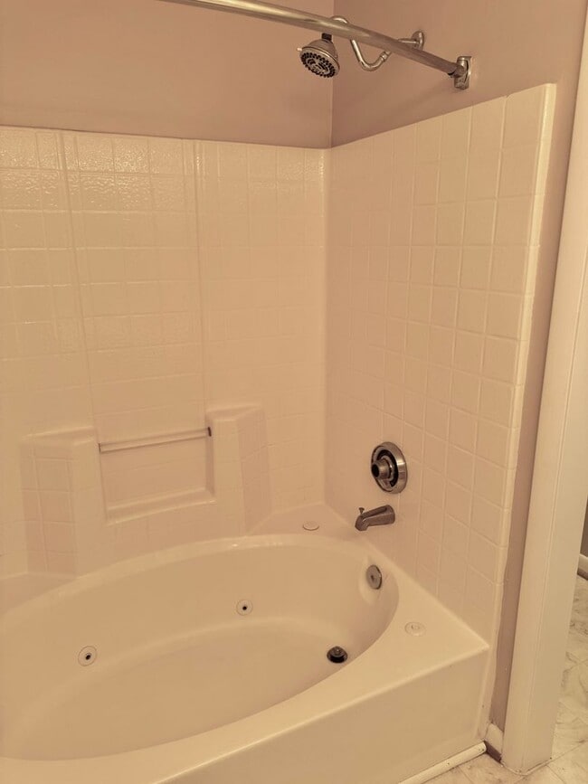 Building Photo - Awesome, 2 story, end unit condo right across from Honey Bee Golf Course in Virginia Beach-