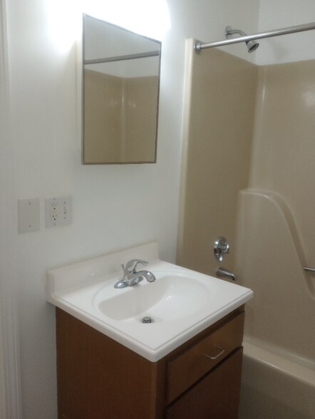 Building Photo - 138 Laurel Hill Ave